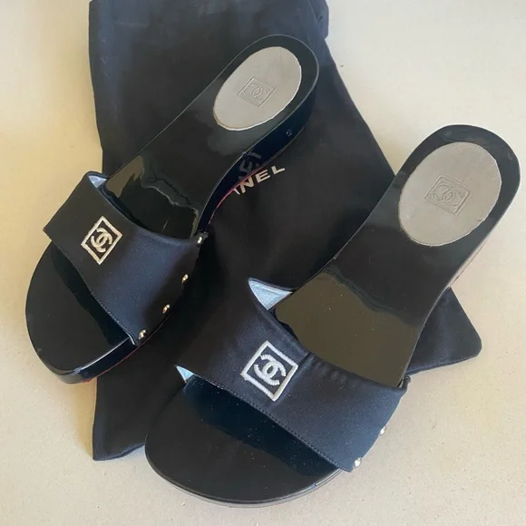 CHANEL Black Slide wooden clogs/mules - Picture 2 of 2
